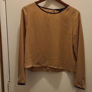 🌟🥂Forever 21 M Keyholes tan black trim long sleeve